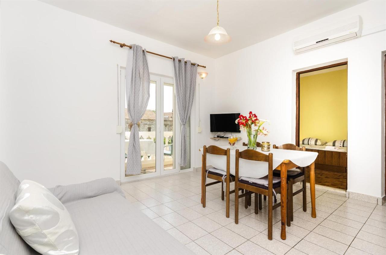 Apartments And Room Lotus Tribunj (Sibenik-Knin) Exterior foto